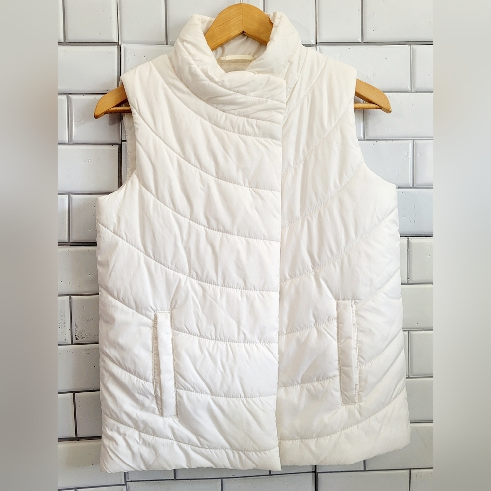 All In Motion Target Youths Off White Cream Color Sleeveless Puff Quilted Vest P